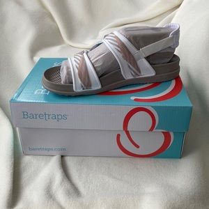 NEW Baretrap Sandals Size 9
